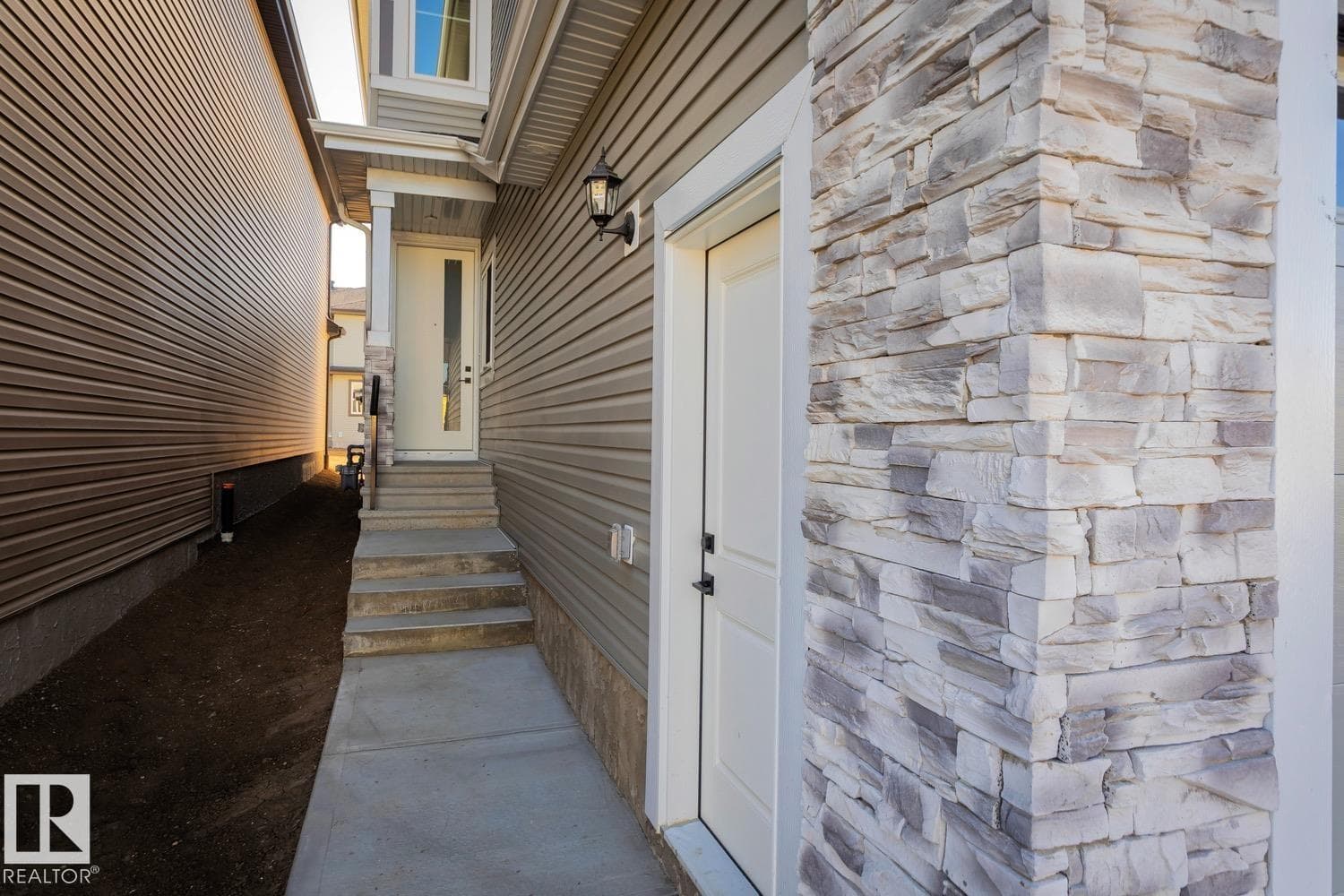3601 42 AV — photo 2