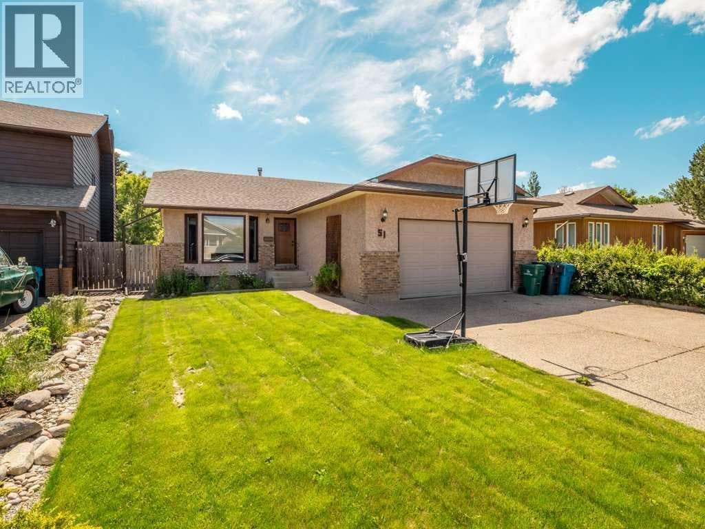 51 Wildwood Crescent W