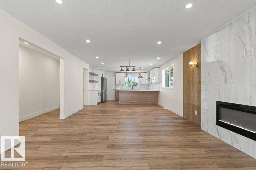 16203 88 AV NW — photo 4