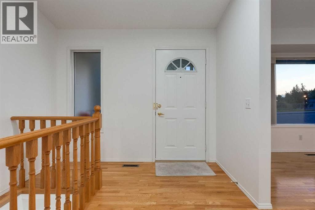60 RIVERVIEW Drive SE — photo 4