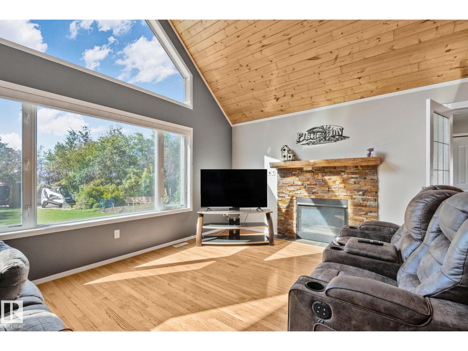 1107 View Rd — photo 2