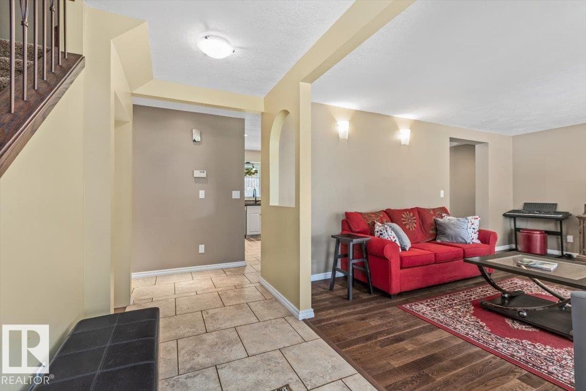 13 LLOYD PL — photo 5