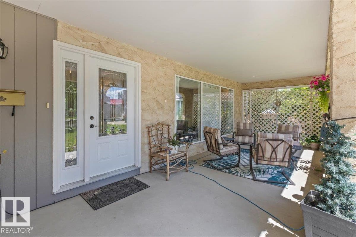 13 LLOYD PL — photo 4