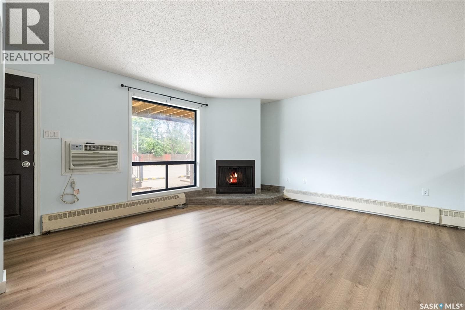 102 2931 Harding STREET — photo 4