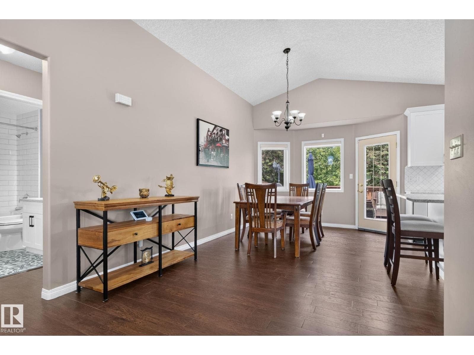 4914 152A AV NW — photo 2