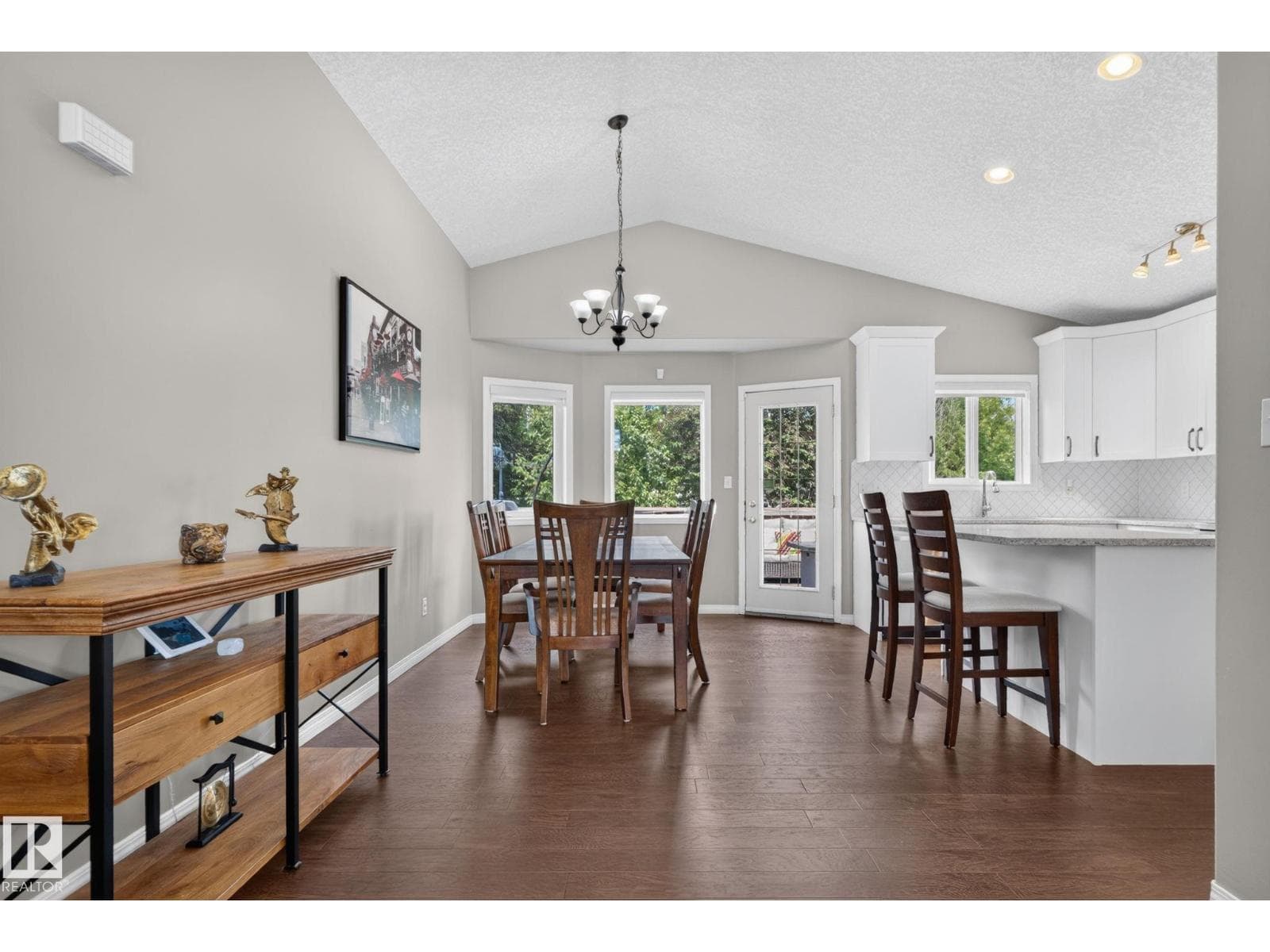 4914 152A AV NW — photo 3