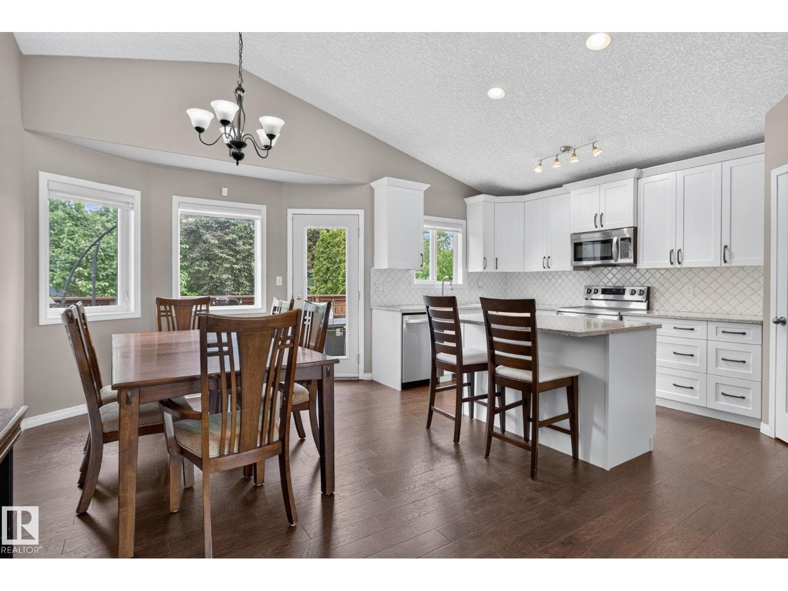 4914 152A AV NW — photo 4
