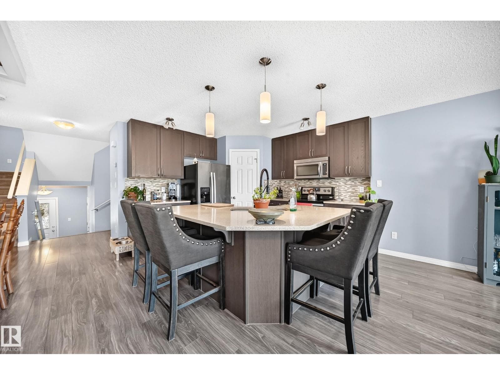 2305 68 ST SW — photo 4