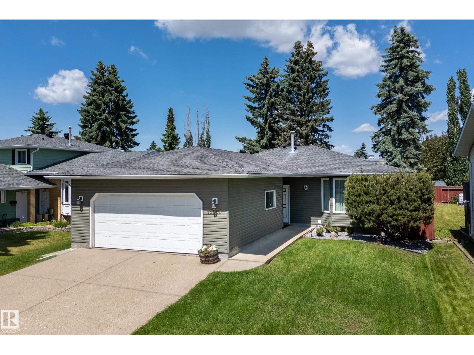18508 92 AV NW