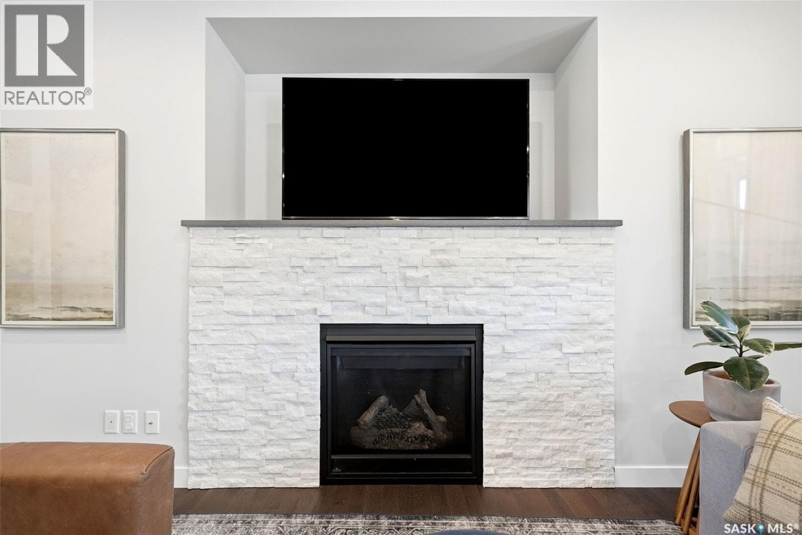 8 YALE PLACE — photo 5