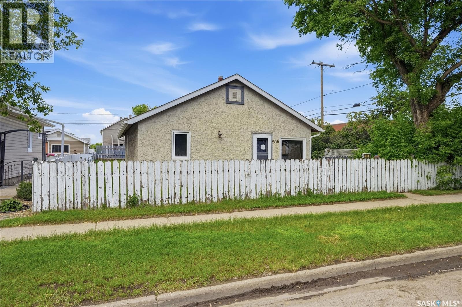 916 Iroquois STREET W — photo 2