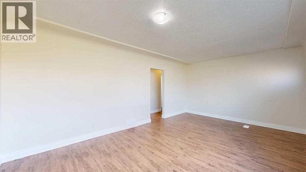 4612 53 Street — photo 5