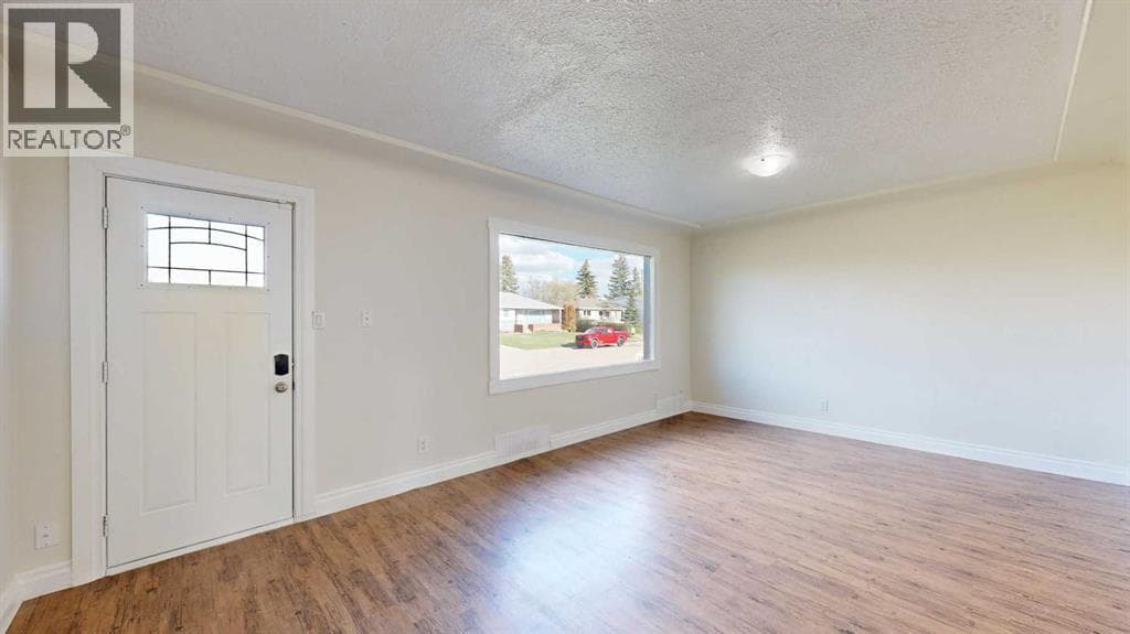 4612 53 Street — photo 3