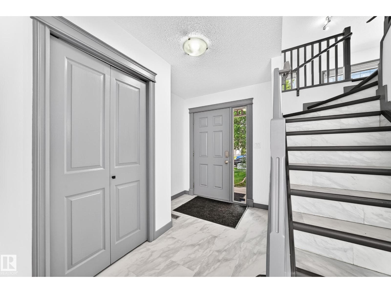 1549 37C AV NW — photo 3