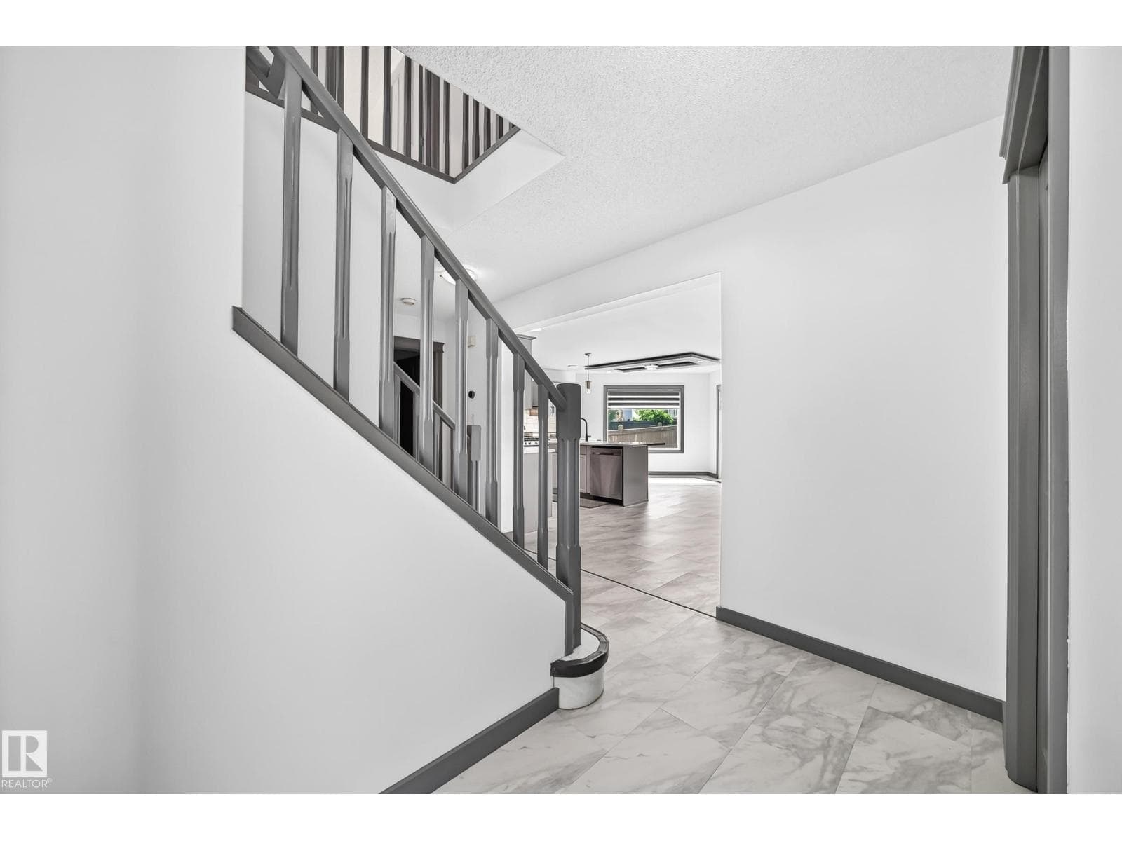 1549 37C AV NW — photo 4