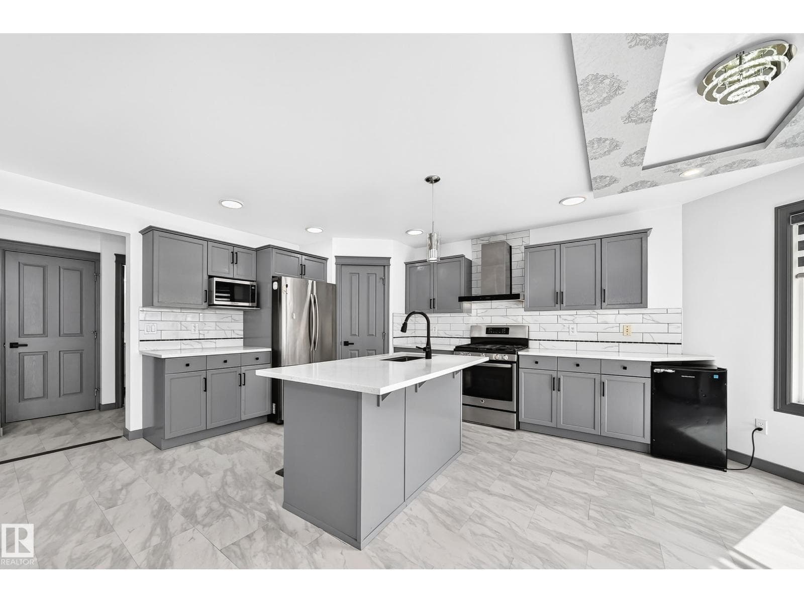 1549 37C AV NW — photo 5