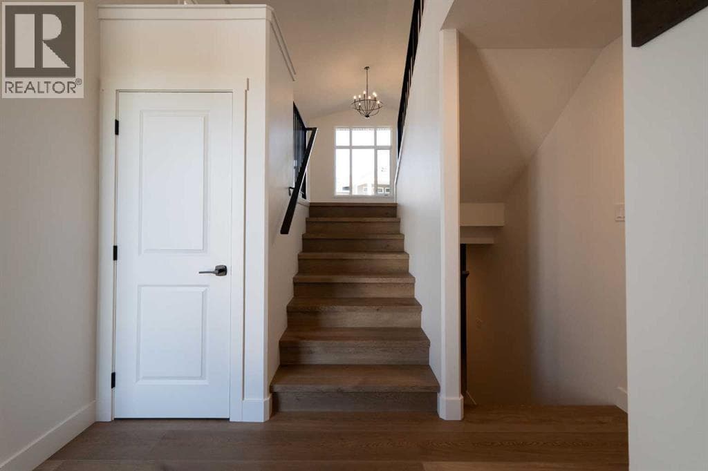 639 Sixmile Crescent S — photo 4