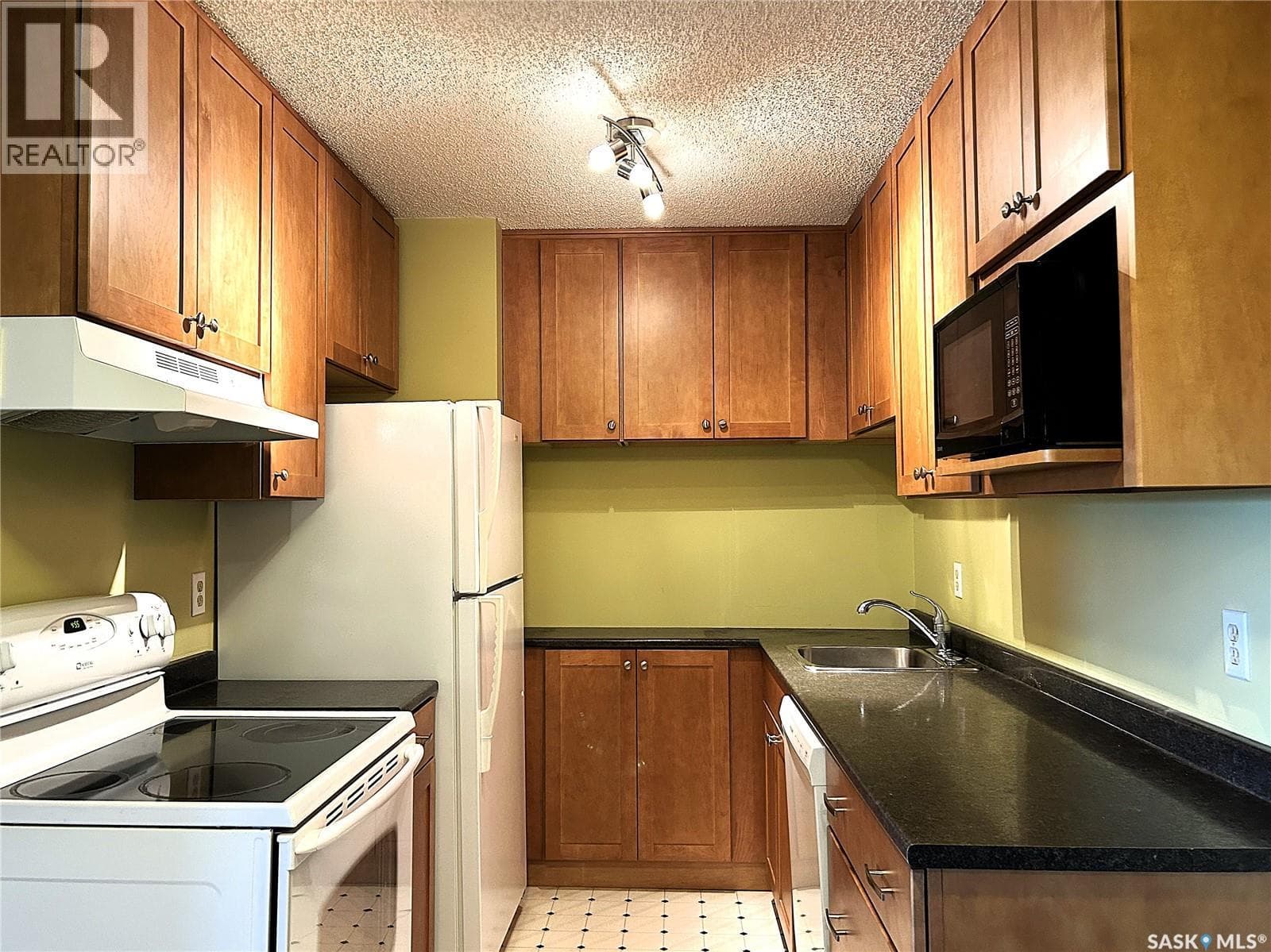 310 403 Tait COURT — photo 2