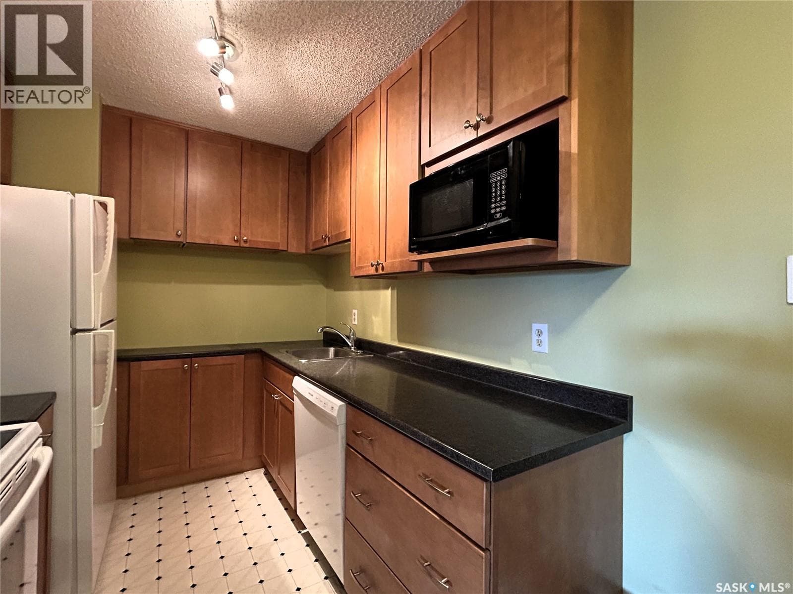 310 403 Tait COURT — photo 4