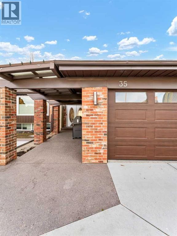 35 Horner Court NE — photo 2