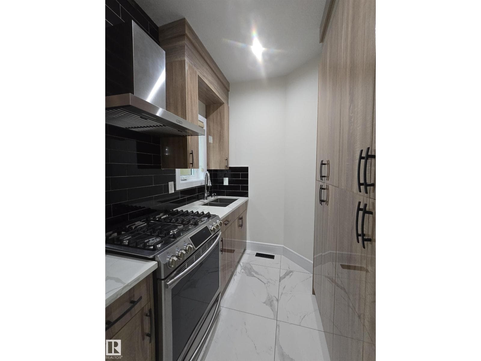 228 36 ST SW — photo 4
