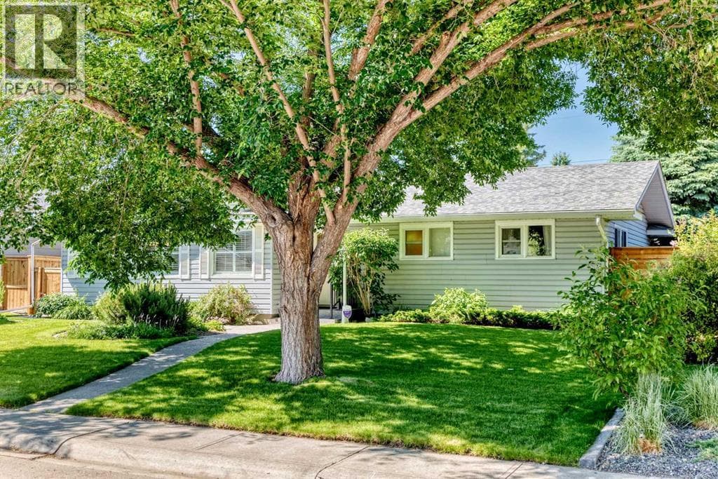 10435 Mapleridge Crescent SE — photo 4