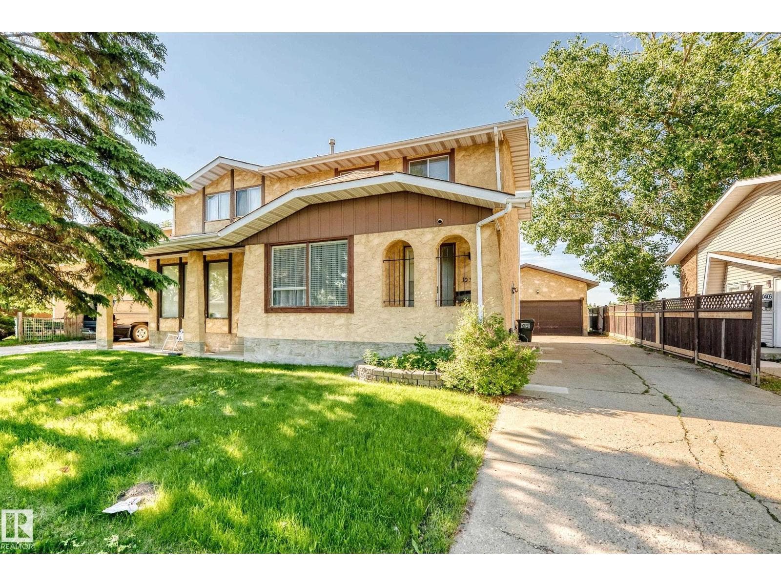 10325 164 AV NW