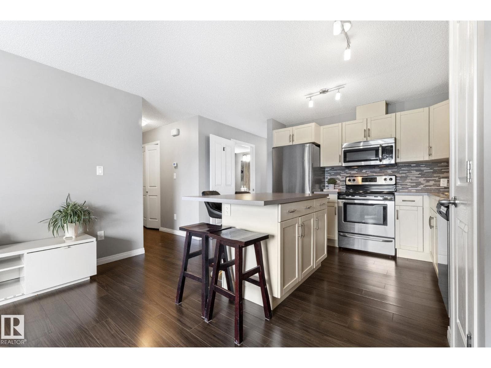 #8 1030 CHAPPELLE BV SW — photo 4