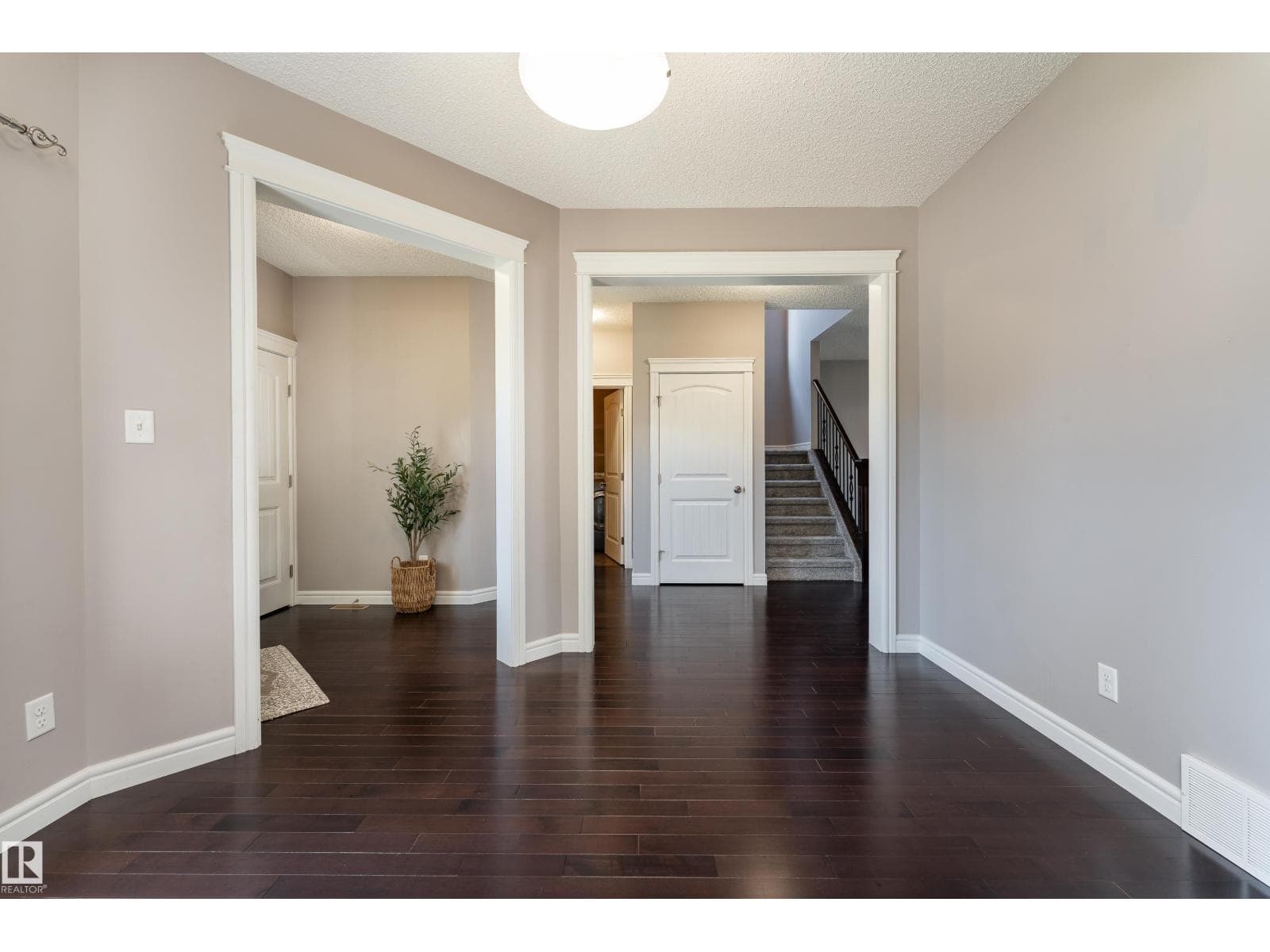 149 SUTTON CL — photo 4