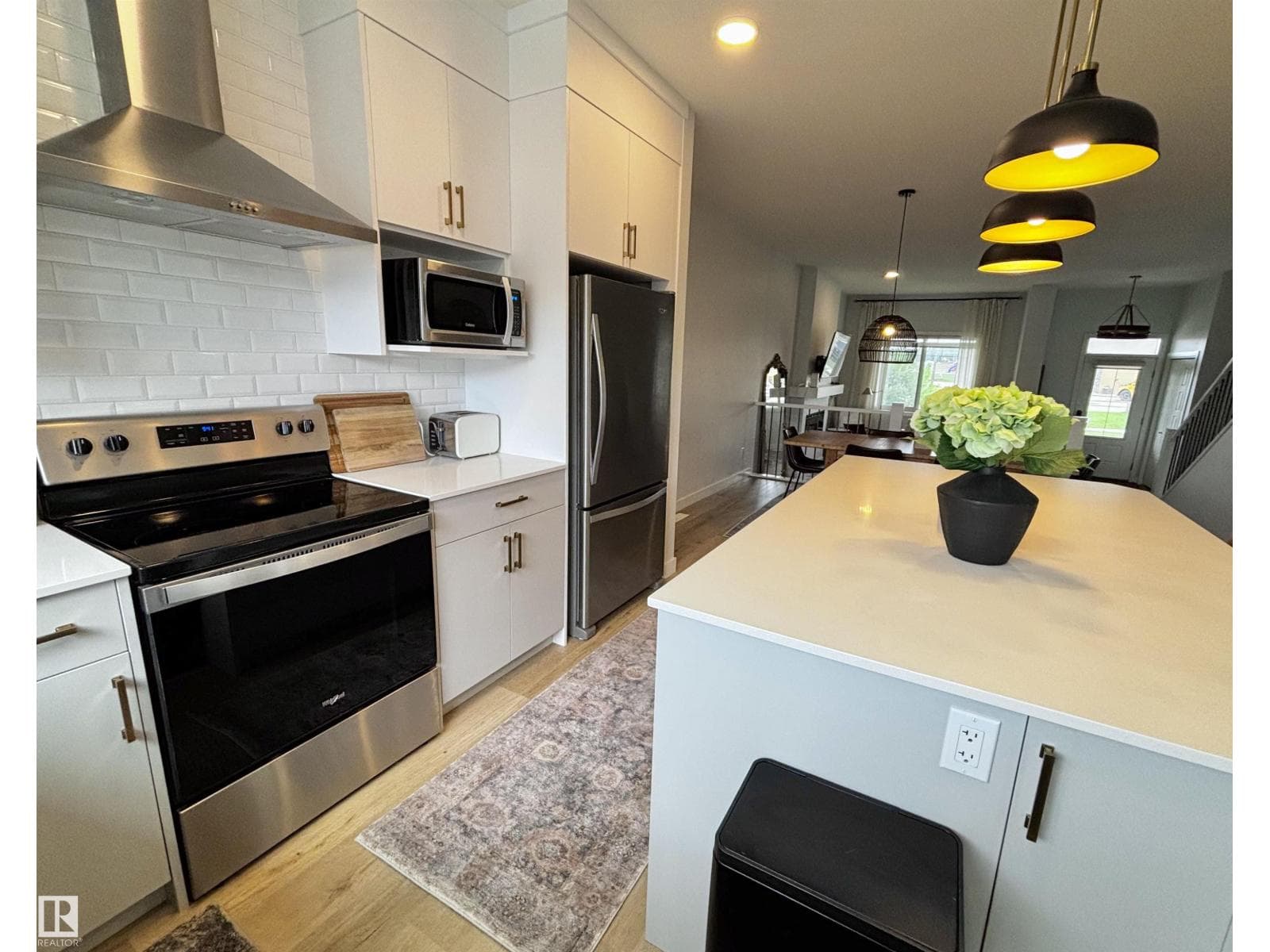 5281 Edgemont BV NW — photo 5