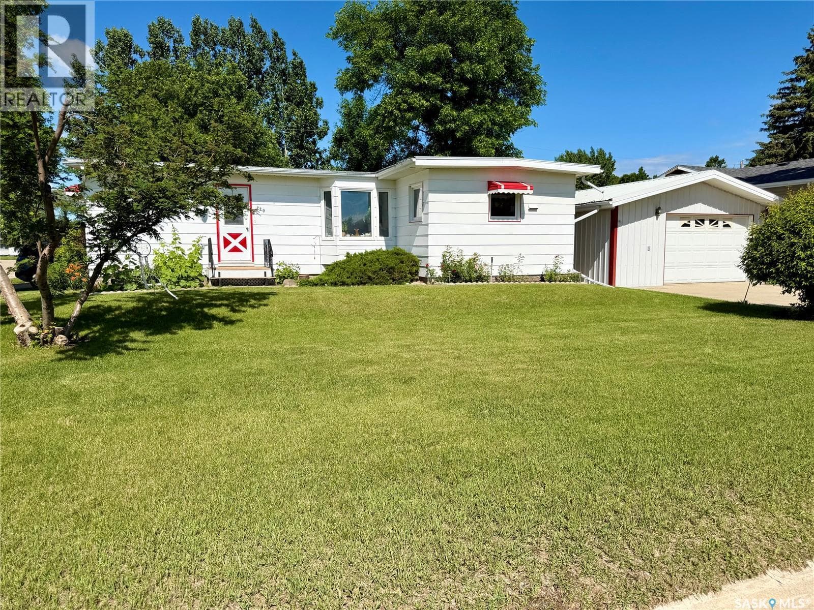 220 2nd STREET W