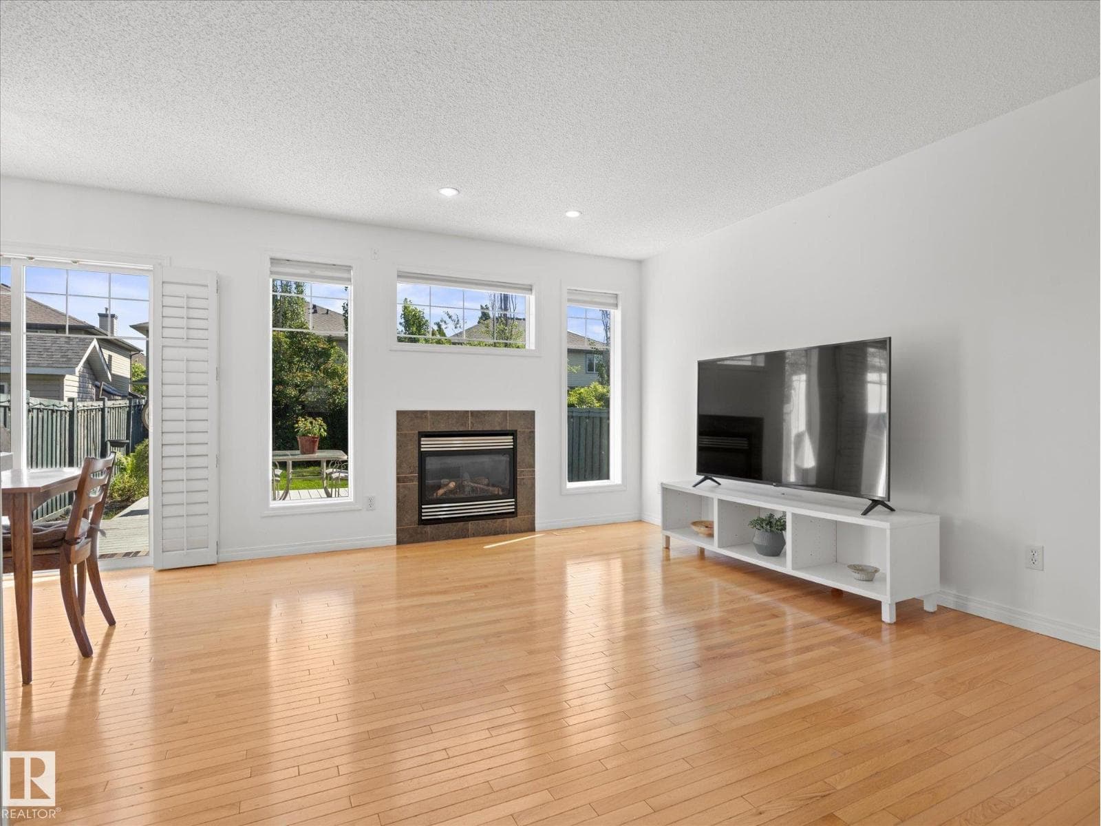 12126 16 AV SW — photo 4