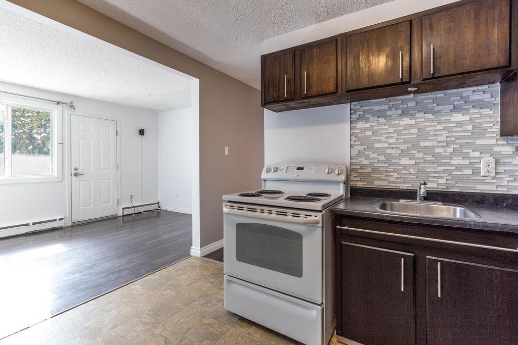 #7 15431 93 AV NW — photo 5