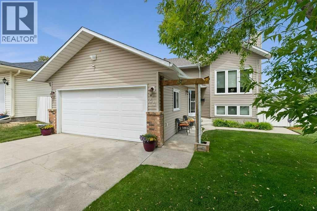 44 Macewan Ridge Gate NW