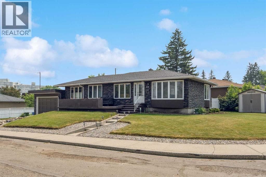 25 Manor Road SW — photo 2