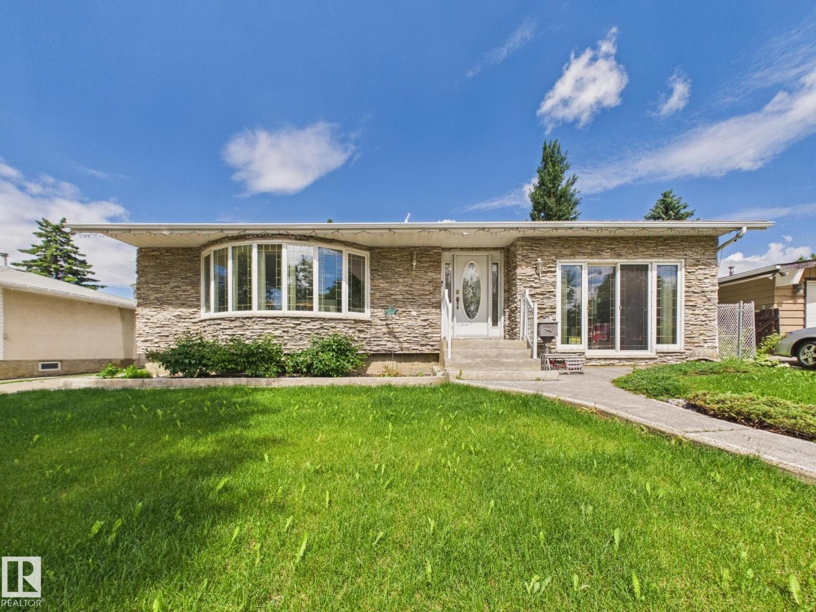 15 Akins DR