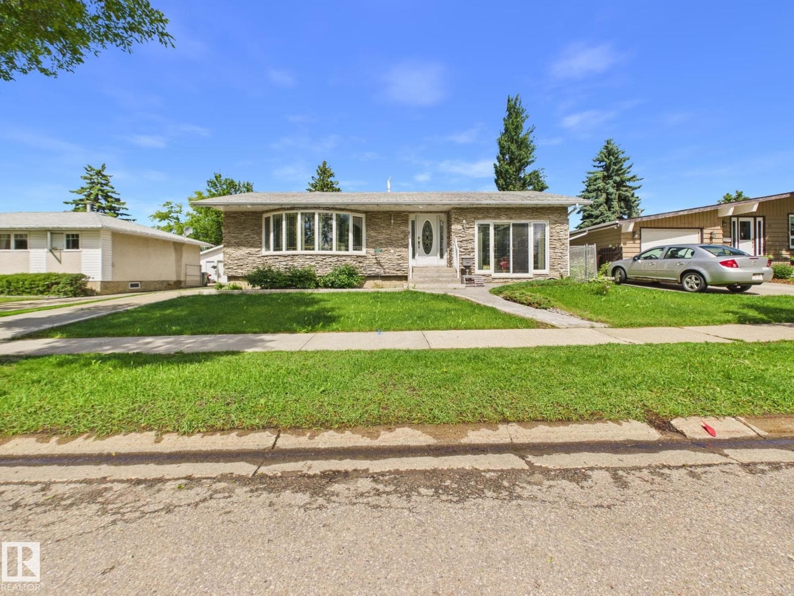 15 Akins DR — photo 2