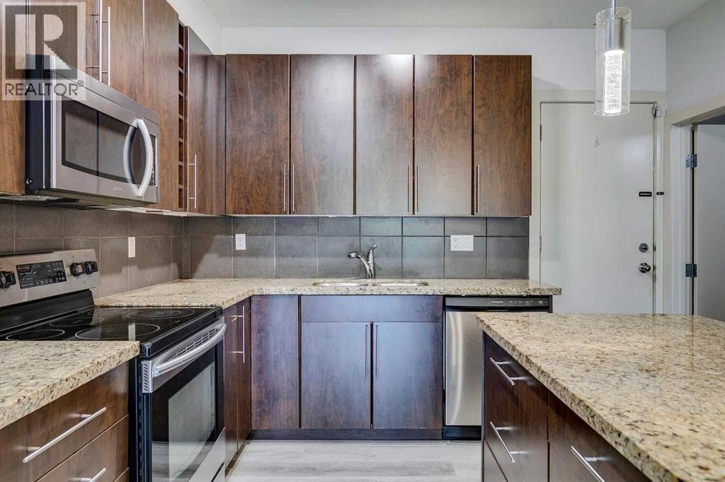 4, 2101 17 Street SW — photo 5