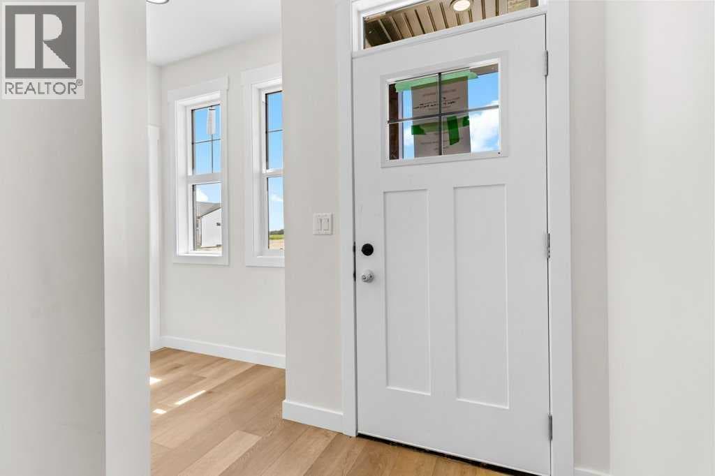 25 Ian Way — photo 3