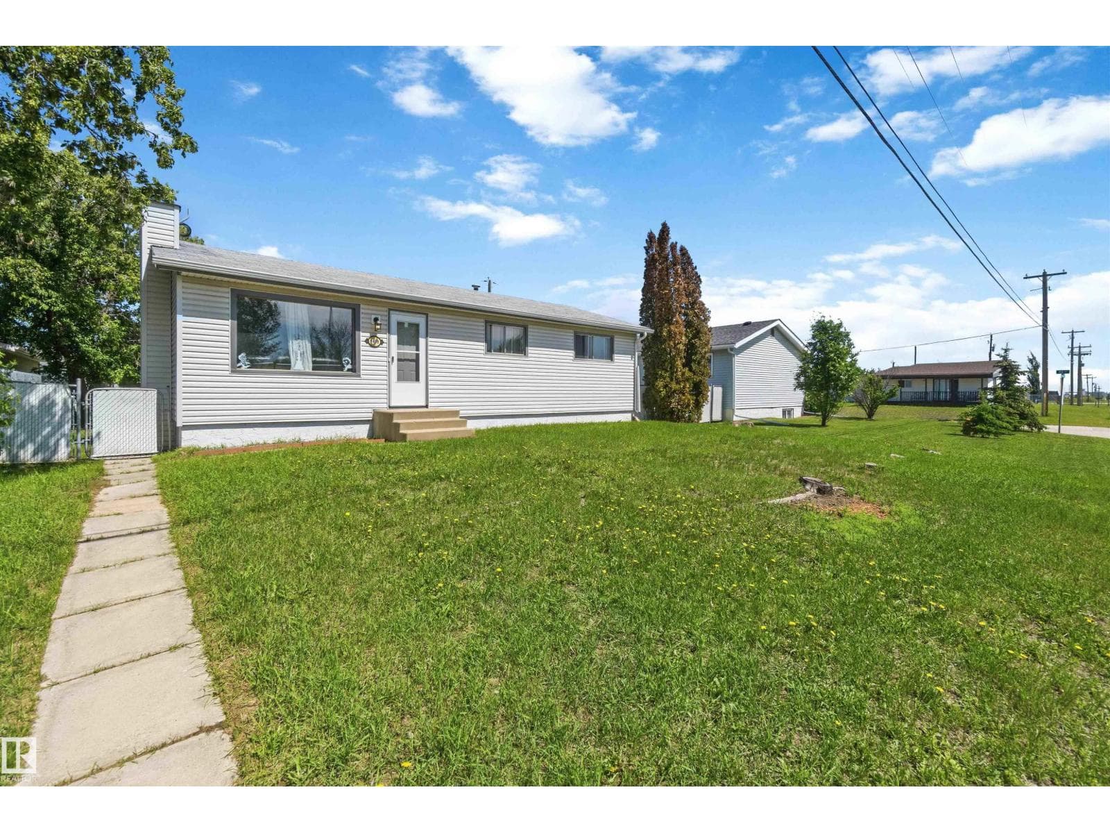 4608 48 AV — photo 2