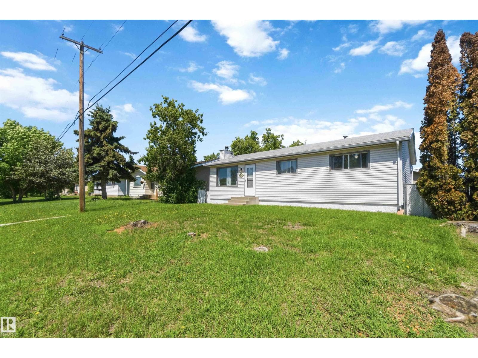 4608 48 AV — photo 3
