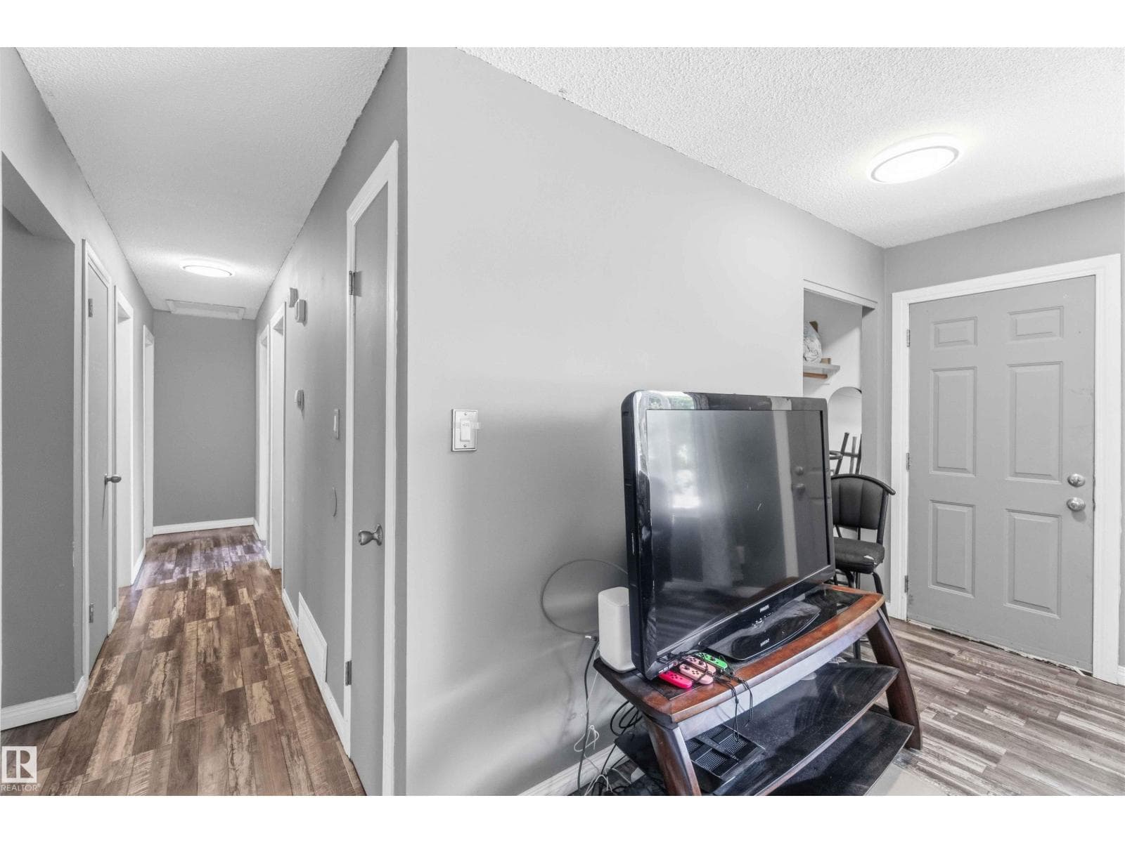 4608 48 AV — photo 4