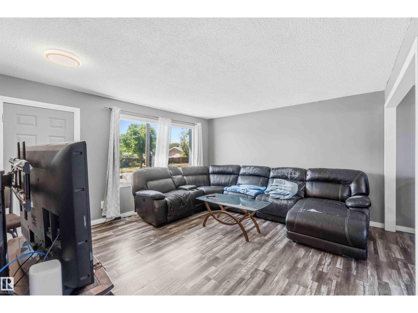 4608 48 AV — photo 5