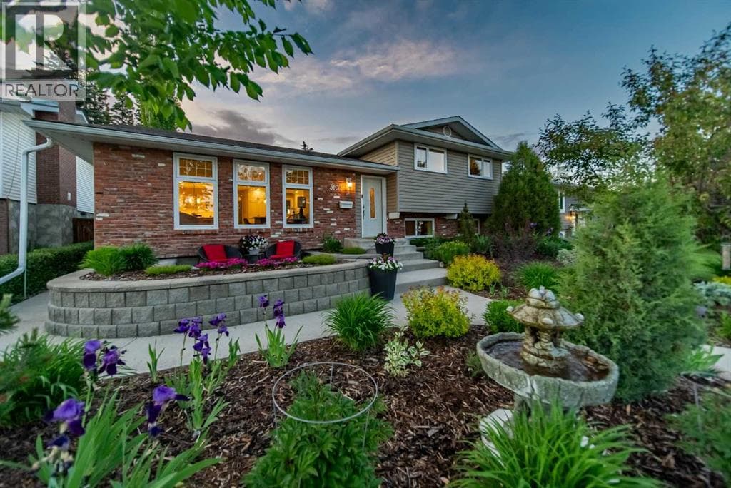 310 Silver Ridge Crescent NW