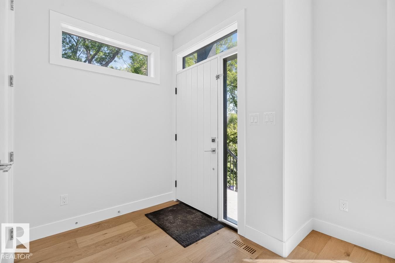 9028 90 ST NW — photo 3