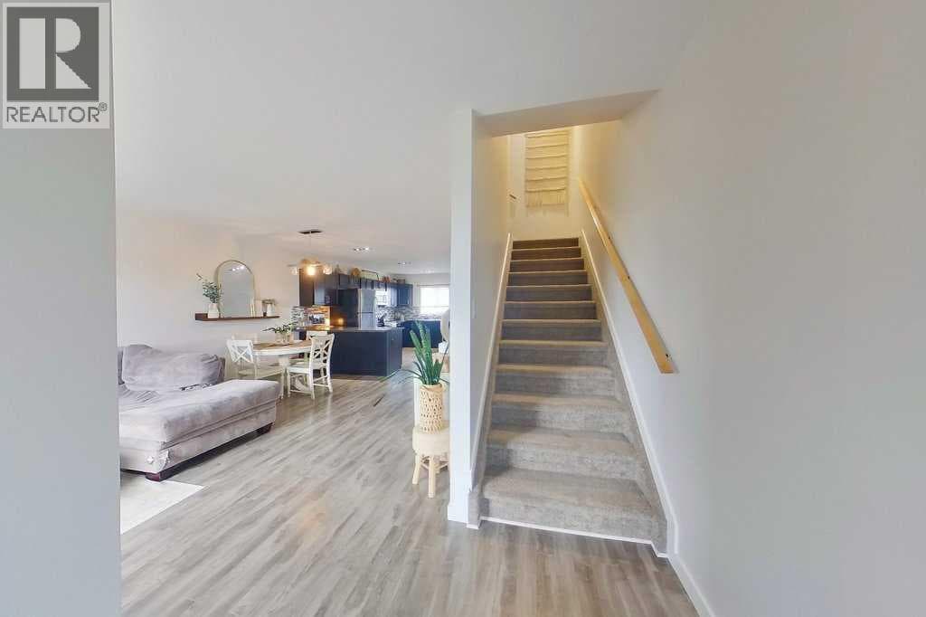 345 17 Street E — photo 2