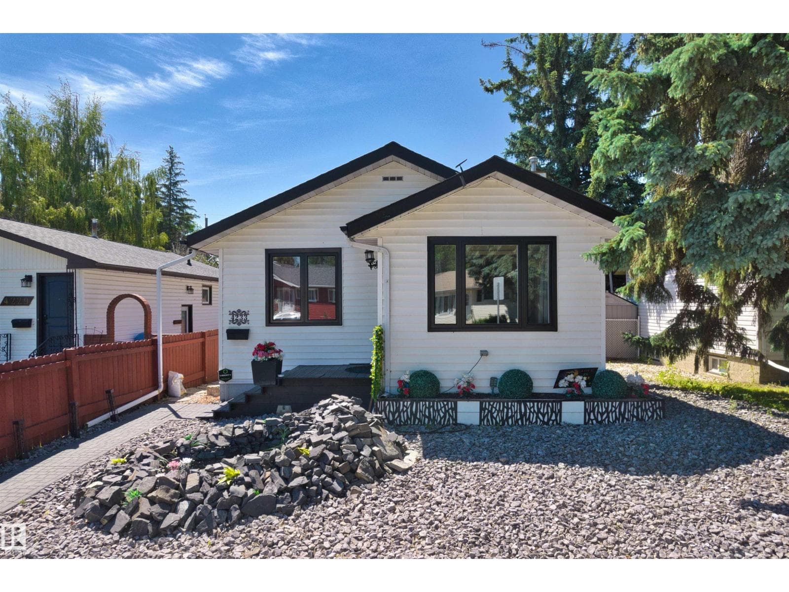 4233 116 AV NW — photo 2