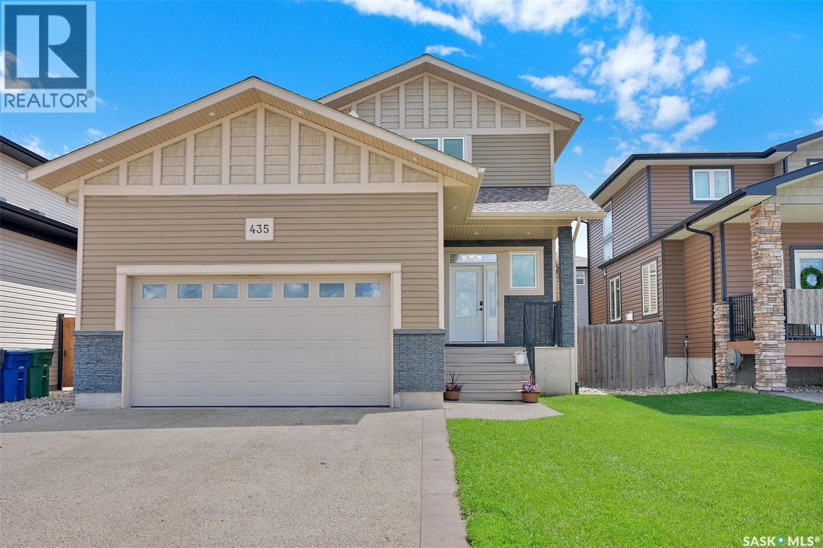 435 Terra Nova DRIVE — photo 2