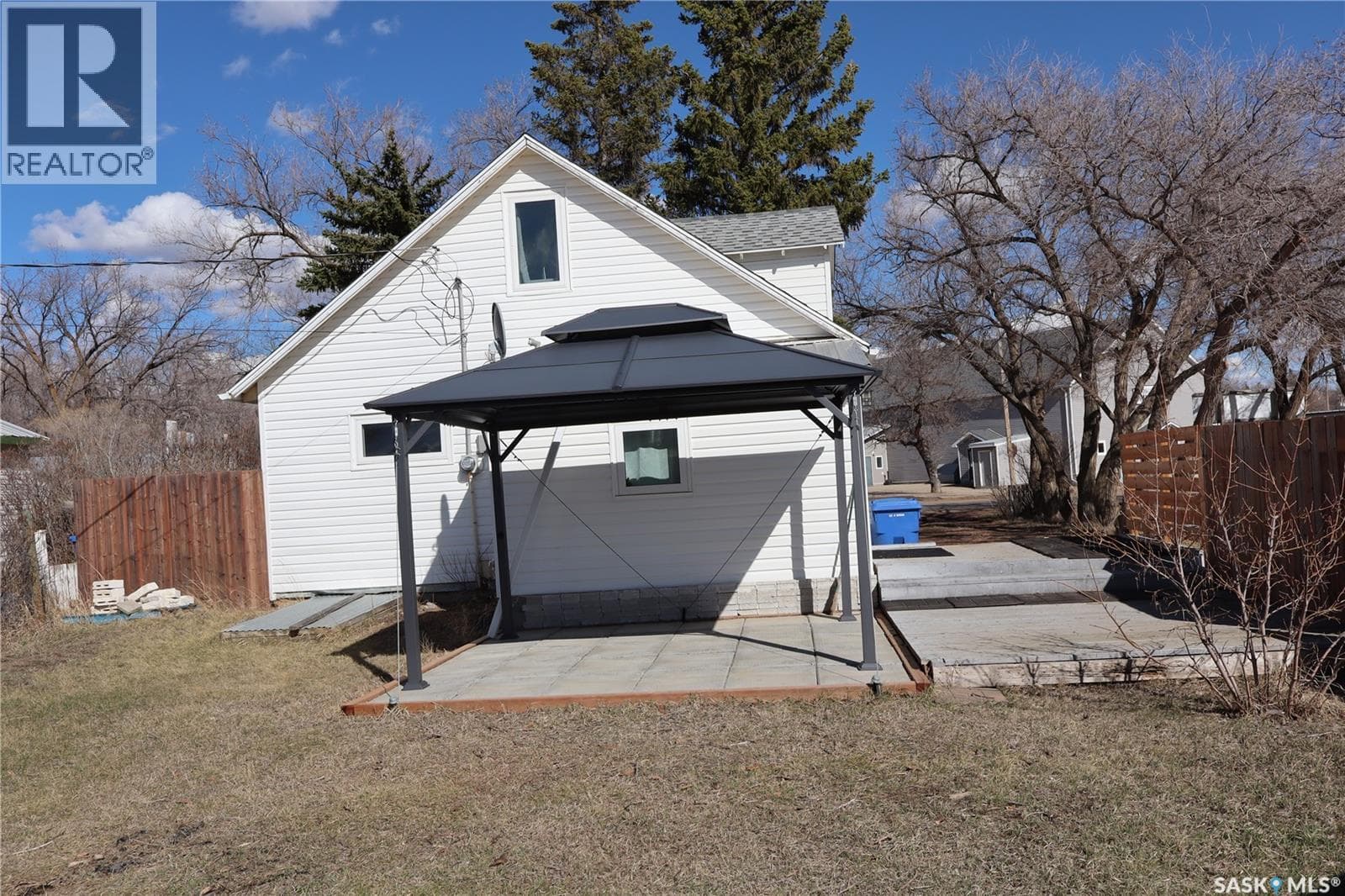302 Columbus DRIVE — photo 3