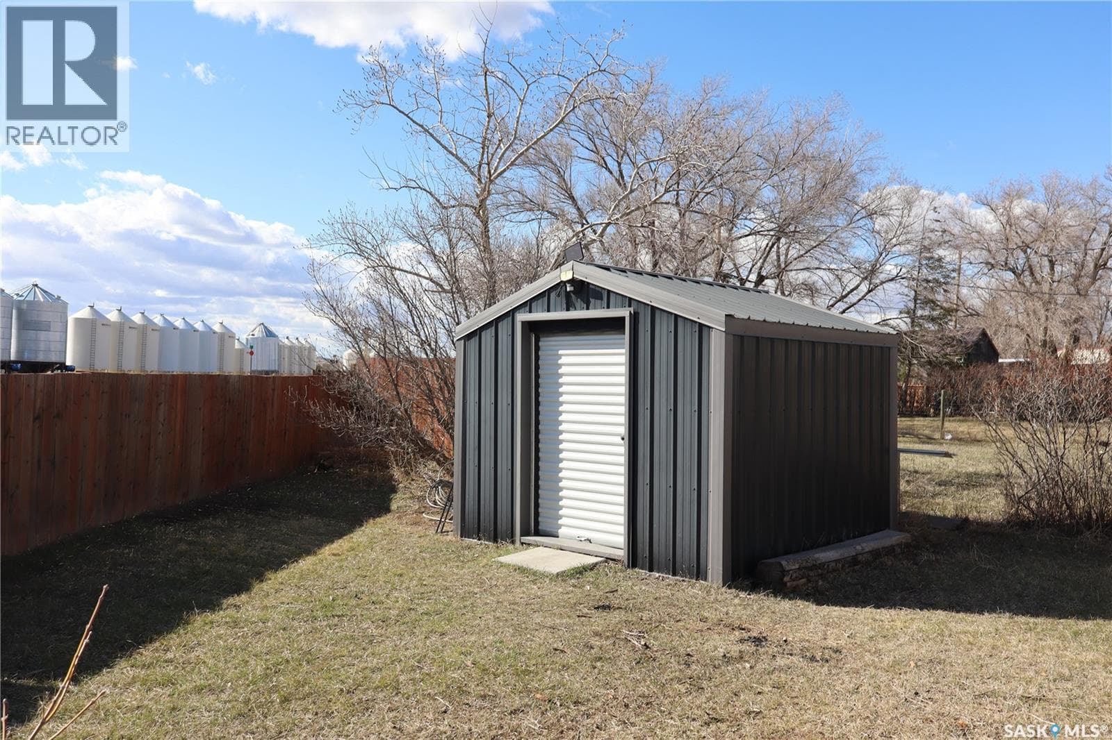 302 Columbus DRIVE — photo 2